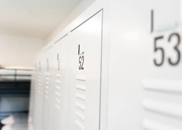 De Admiraal Hostel *